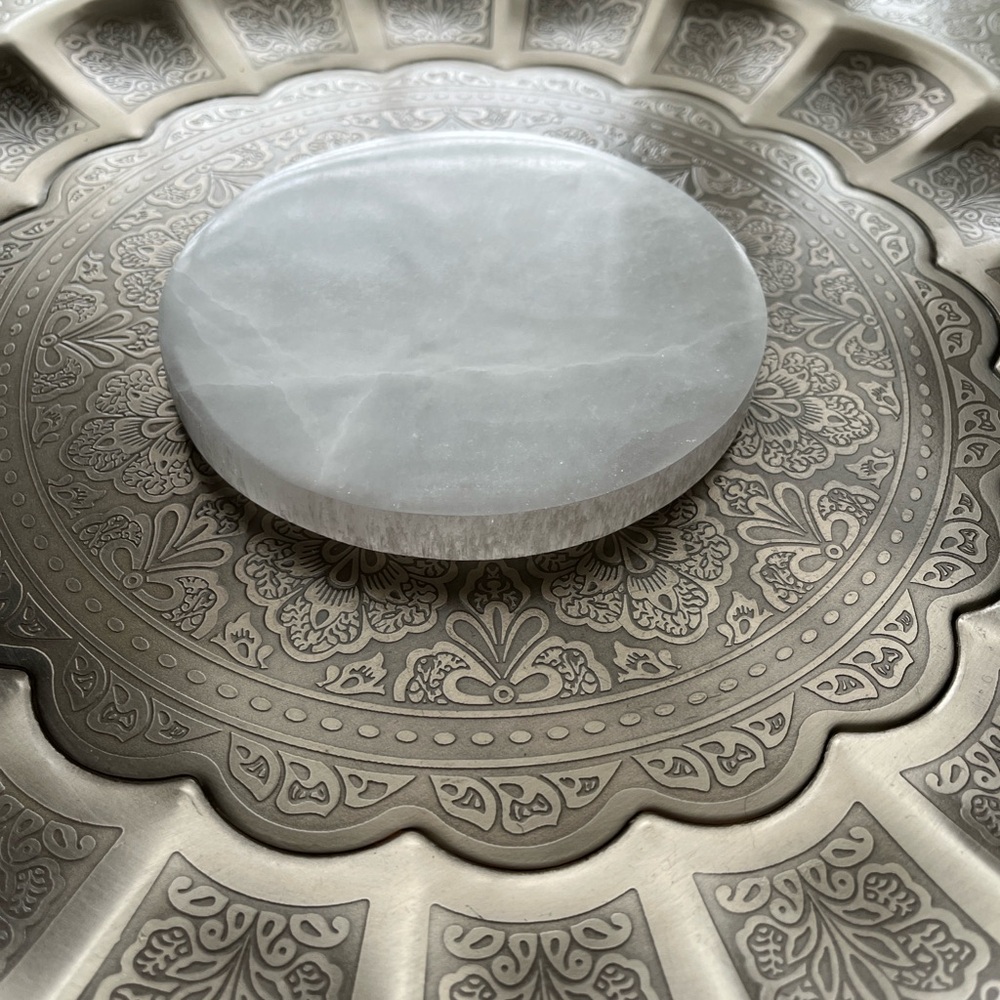Large selenite charger - Picture 5 of 7